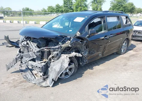 2018 Toyota Sienna Se 8 Passenger from USA, damaged, VIN 5TDXZ3DC1JS944849